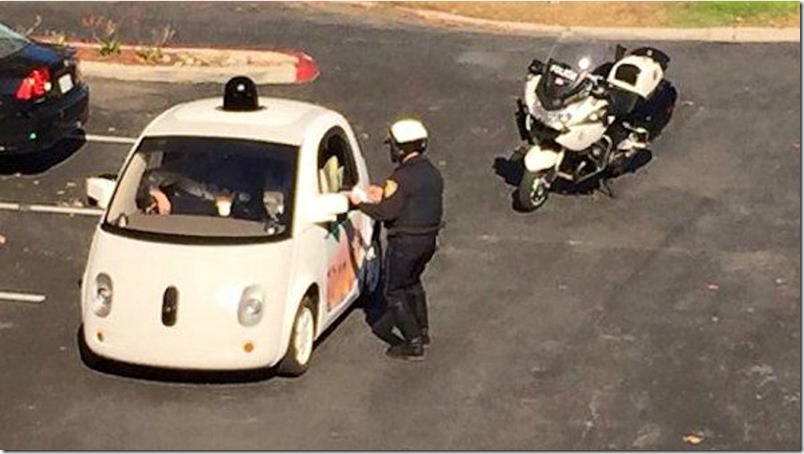 Auto de Google se libra de la multa porque no tenía conductor a quién dársela