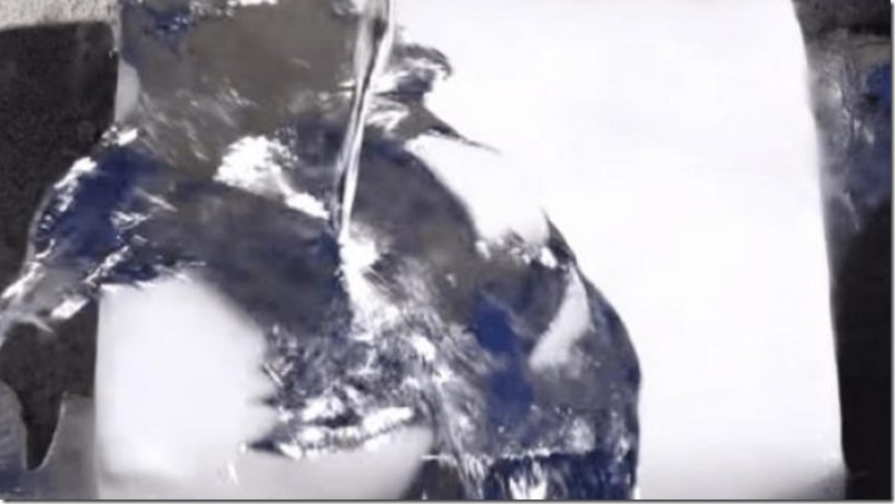Mira lo ocurre cuando arrojas aluminio fundido sobre hielo seco (video + increíble)