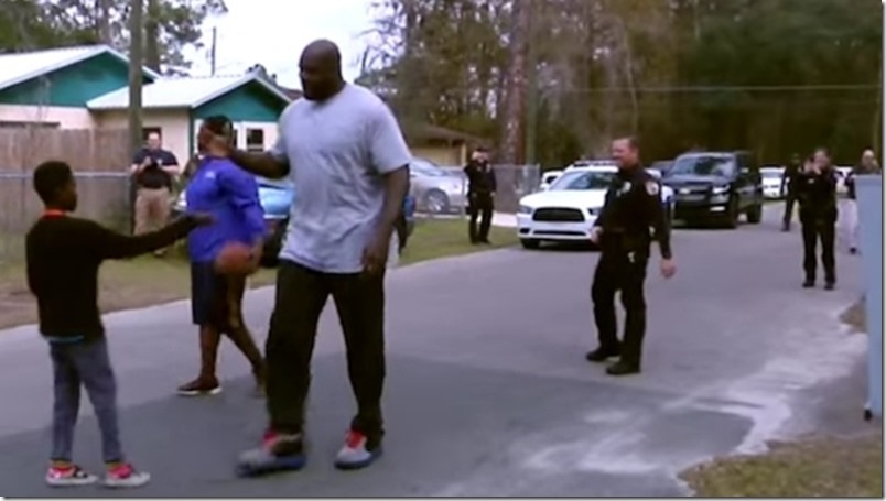 Policía de Florida captura a Shaquille O’Neal jugando con niños ruidosos (video)