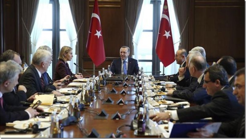 La UE considera que debe ayudar más a Turquía en la atención a los refugiados