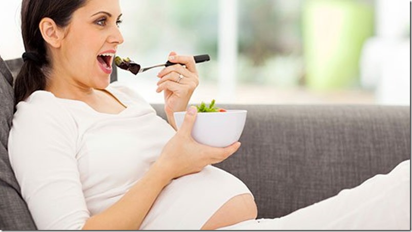 Las cosas que debe y no debe comer una mujer embarazada