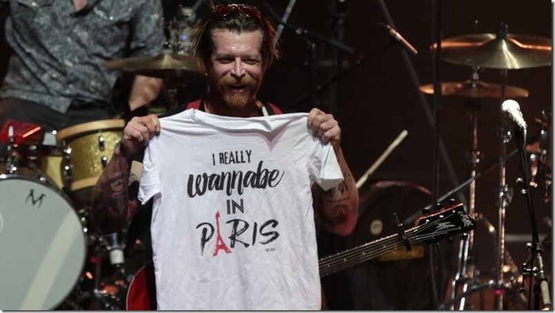 Eagles of Death Metal da su primer concierto en París tras los atentados de 2015
