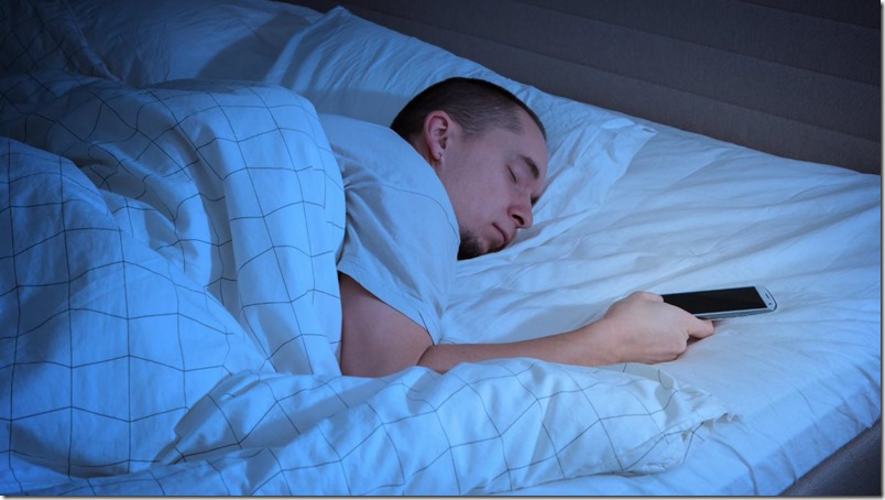 riesgos-de-dormir-celular