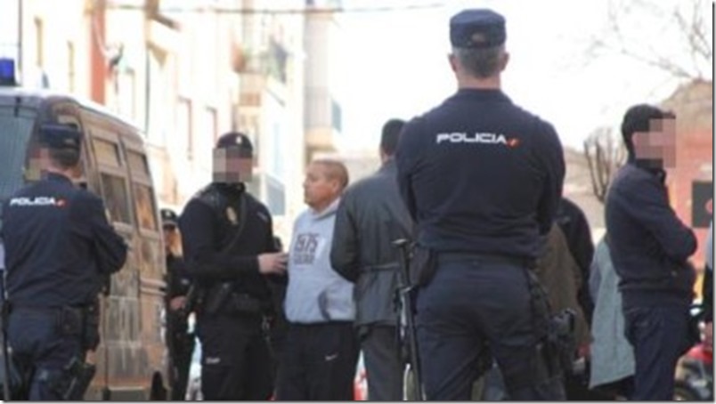 Se cayeron a tiros en España por culpa de una flatulencia
