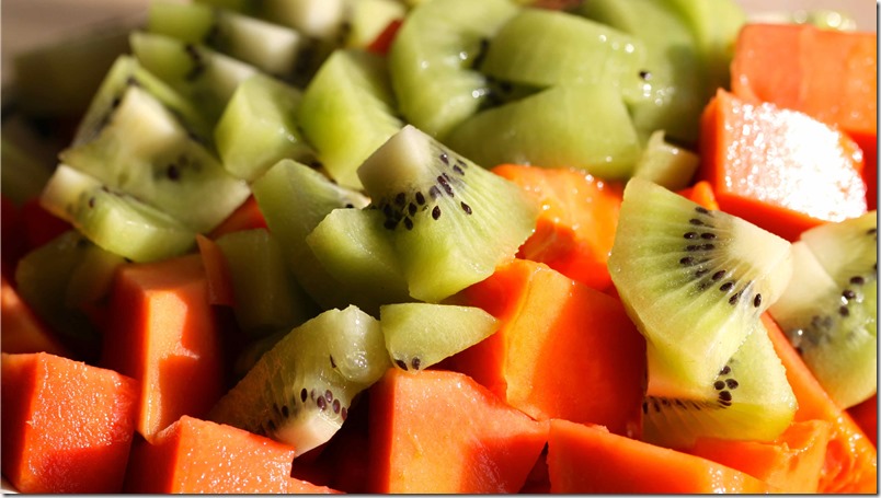 Alimentos que ayudan a combatir la celulitis - kiwi y papaya_lechosa