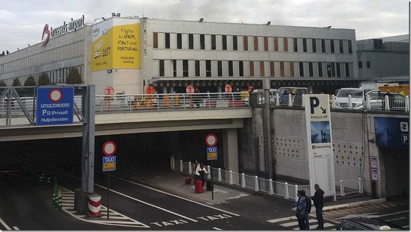 El aeropuerto de la capital belga cancelo todos sus vuelos y se mantiene en alerta - Credito AP