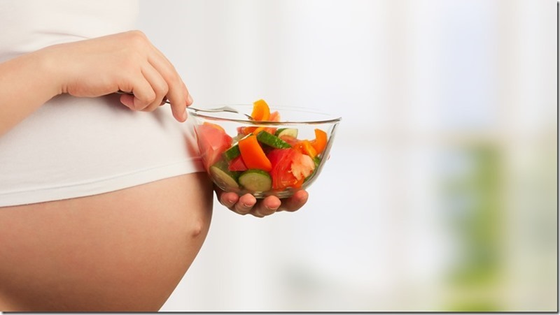 ¿Embarazada? Estos son los alimentos que debes incluir en tu dieta diaria