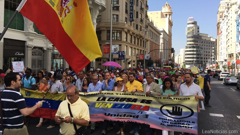 Más de 5 mil venezolanos manifestaron en Madrid en respaldo del Revocatorio