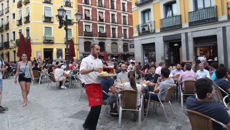 Uno de cada cuatro camareros en España es inmigrante