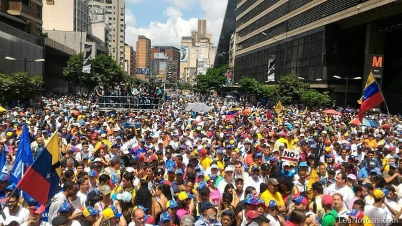 Así inicia la concentración #VzlaEnLuchaYResistencia en Caracas por la libertad de Venezuela