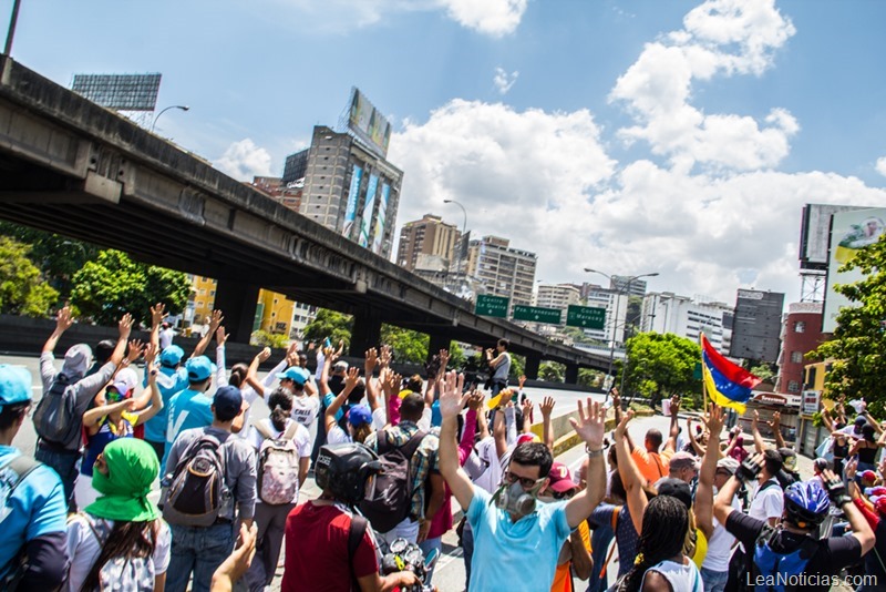 María Corina: “Seguiremos en la calle hasta que Maduro y su régimen salgan” (videos + represión)