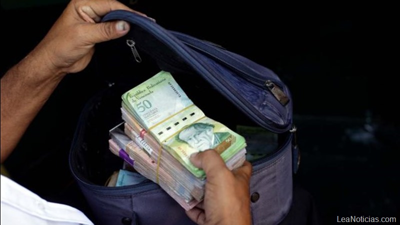 Nicolás Maduro aumenta salario mínimo y ordena pagar cesta tickets en efectivo