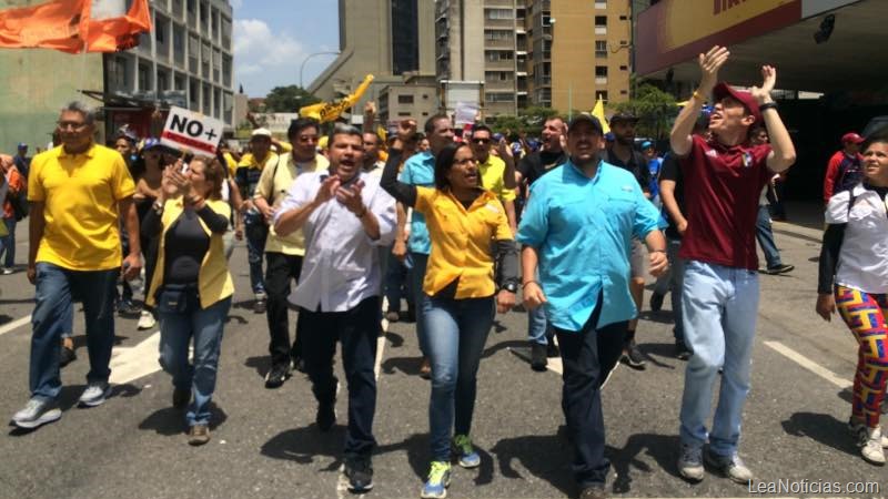 ¡Valientes guerreras! Así marchan las mujeres venezolanas para decir basta