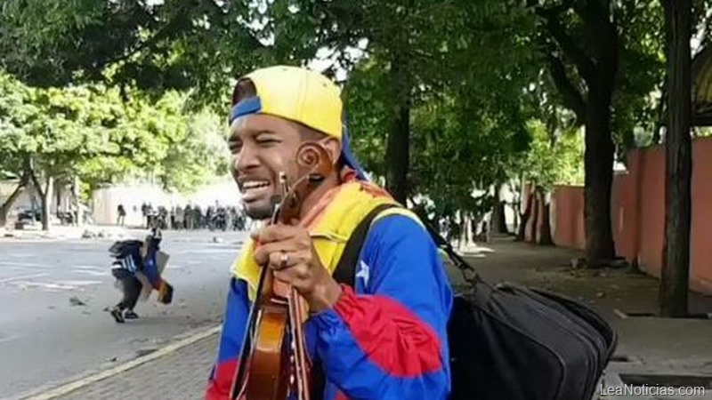 Opinión: “El violinista de Caracas, el tonto más grande del país”; por @DanielMartinL