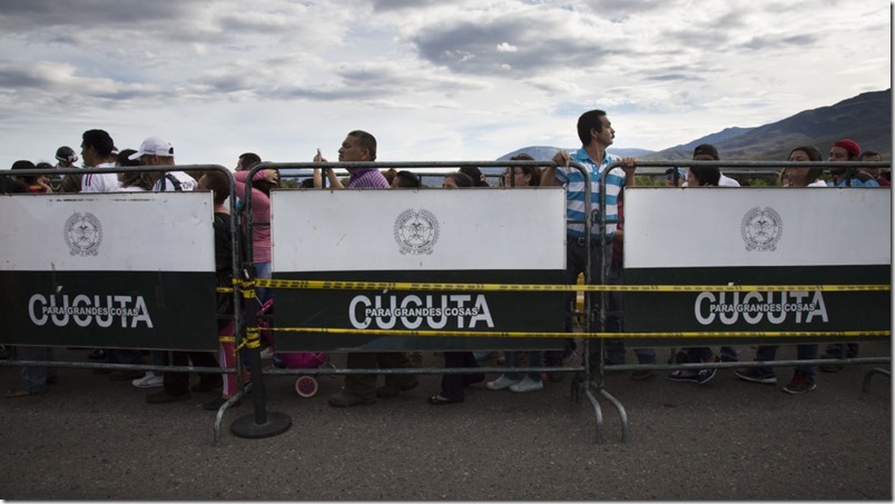 ¡POR CULPA DE MADURO! Entrar a Colombia por tierra costará cinco dólares a venezolanos