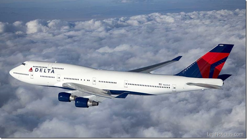 (Delta) Boeing 747-400 air-to-air