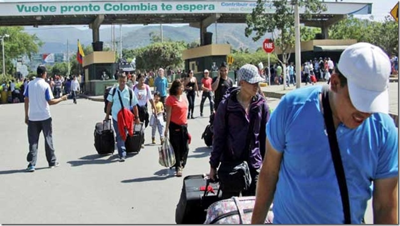 Venezolanos emigran en masa a Colombia y aumentan las deportaciones
