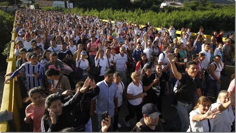 Miles de venezolanos emigran a Colombia ante Constituyente