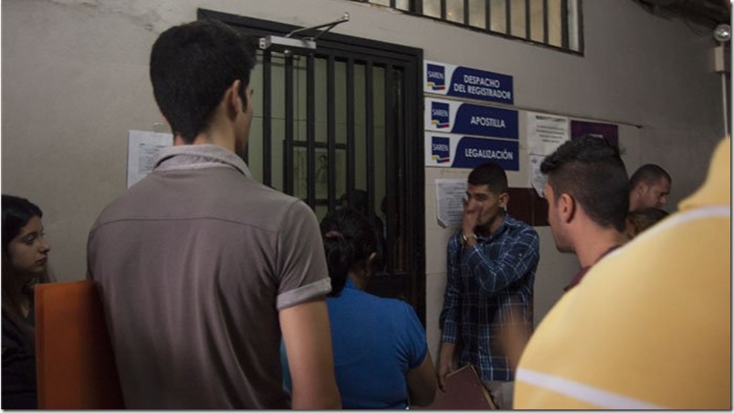 El Drama de apostillar en Venezuela - Foto Karen Paredes