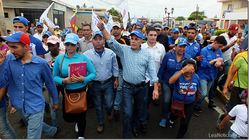 El TSJ lo habilita y Manuel Rosales inscribe su candidatura ante el CNE para la alcaldía de Maracaibo