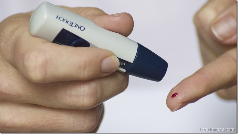 Nueva tecnología permite medir la glucosa sin pinchazos para controlar la diabetes