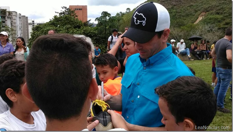 Capriles exigió al CNE que ponga fecha a elecciones regionales