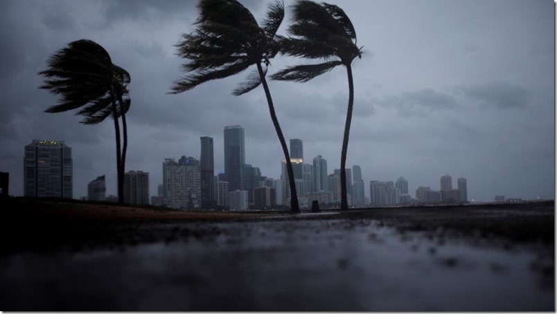 El huracán Irma llega a Florida y está devastando Miami