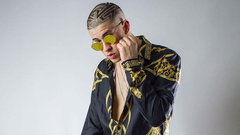 Cantante de trap Bad Bunny se cae de la tarima en Panamá