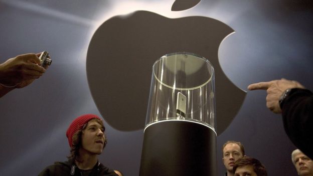 Por qué Apple considera bajar los precios del iPhone