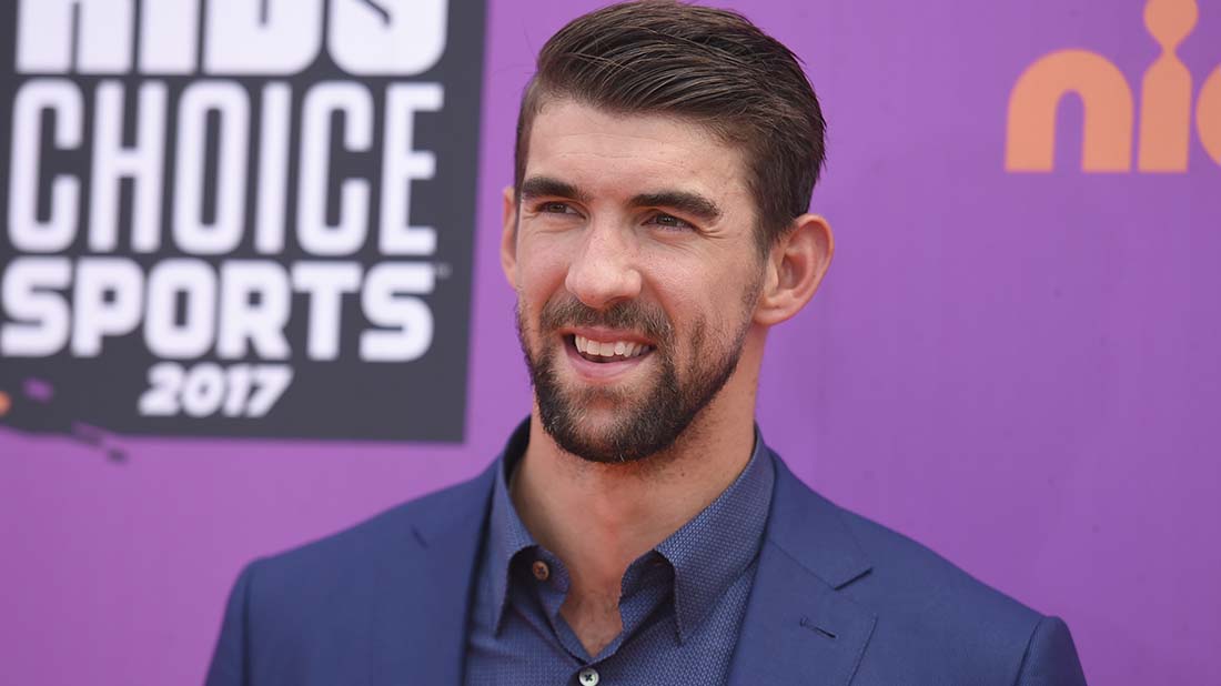 Premian a Michael Phelps por su contribución a la salud mental