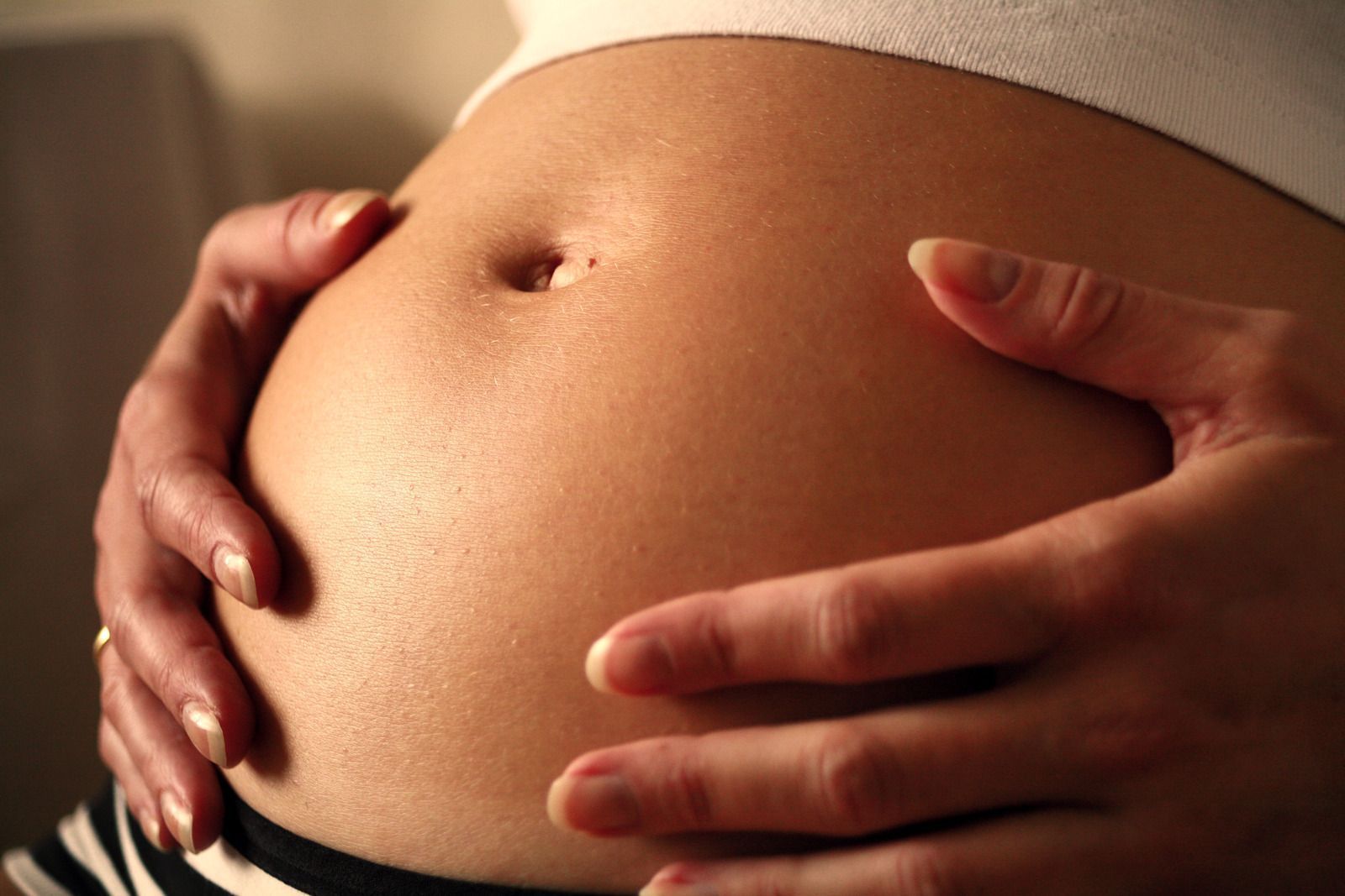 Esta es la razón de las patadas y movimientos del bebe en el vientre