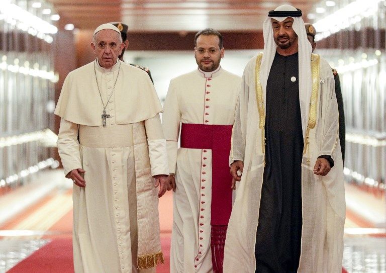 Emiratos Arabes Unidos recibe al papa en una visita histórica