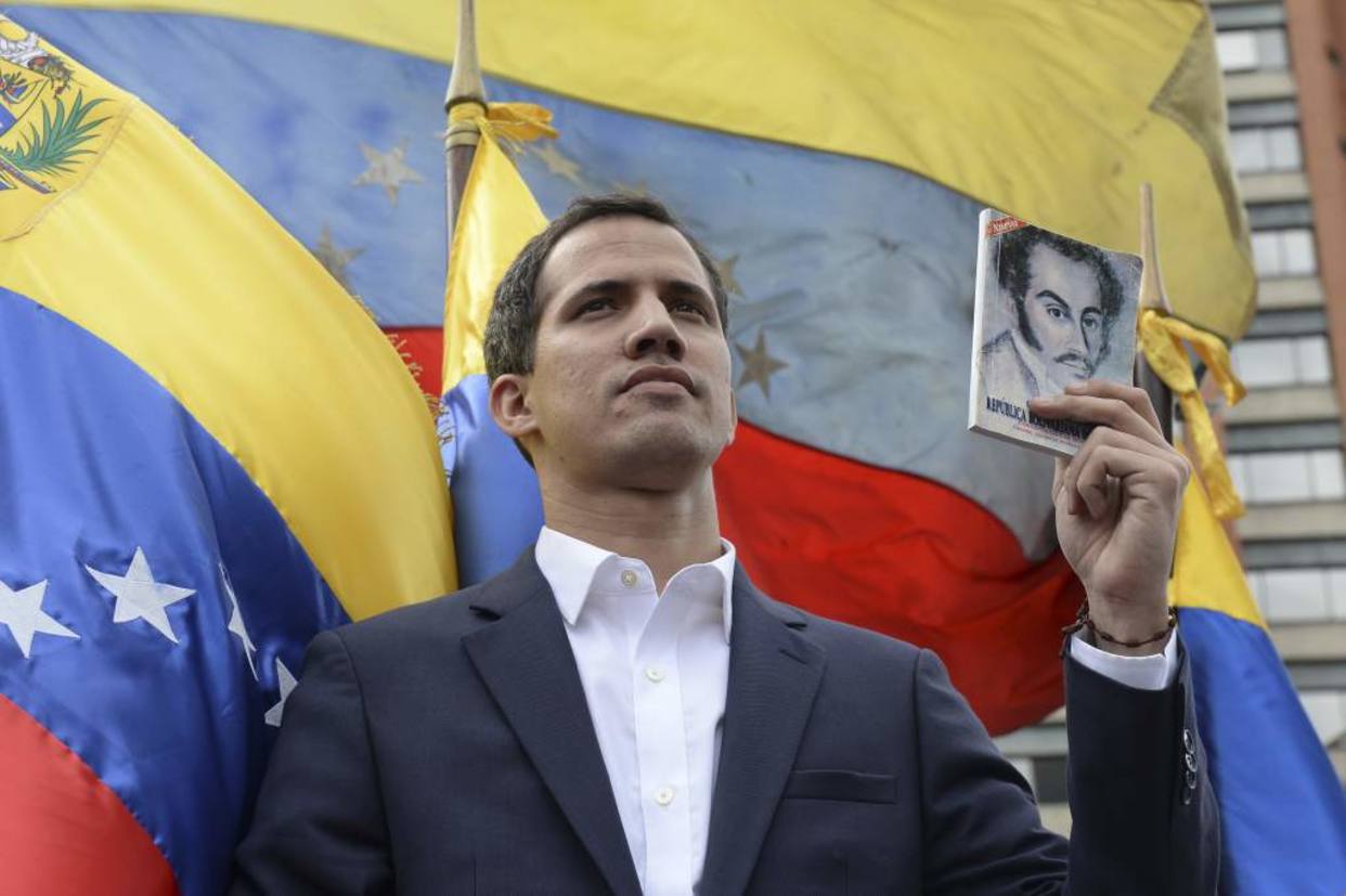 Guaidó: “Militares decidirán entrada de medicinas con la ayuda humanitaria”