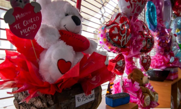 Enamorados en crisis: venezolanos buscaron ofertas para celebrar el amor