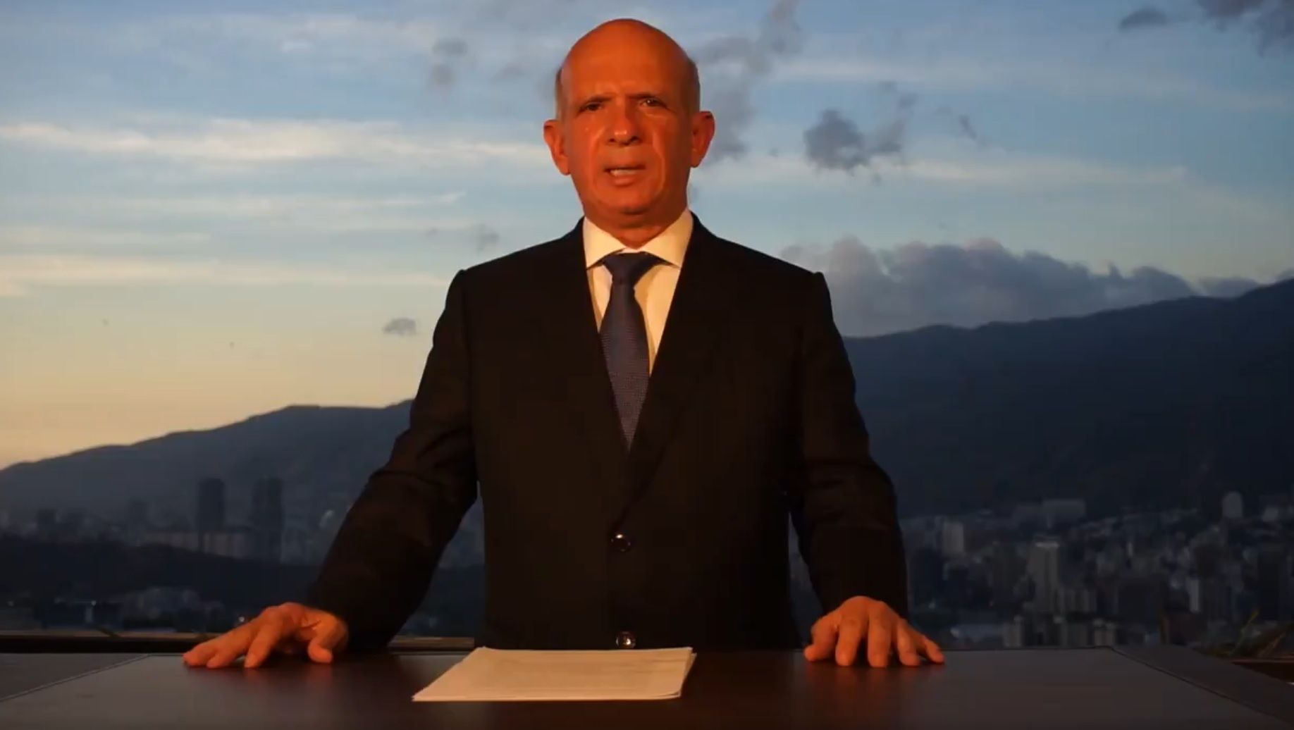 Mayor General (R) Hugo Carvajal reconoce a Guaidó y llama a permitir paso de Ayuda Humanitaria