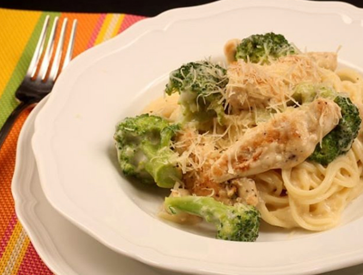 Prepara una deliciosa pasta de brócoli y pechuga de pollo (+receta)