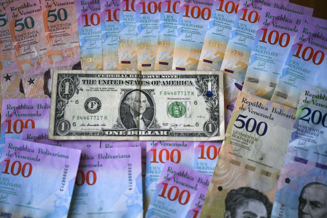 Una nube de dólares para sobrevivir a la hiperinflación venezolana
