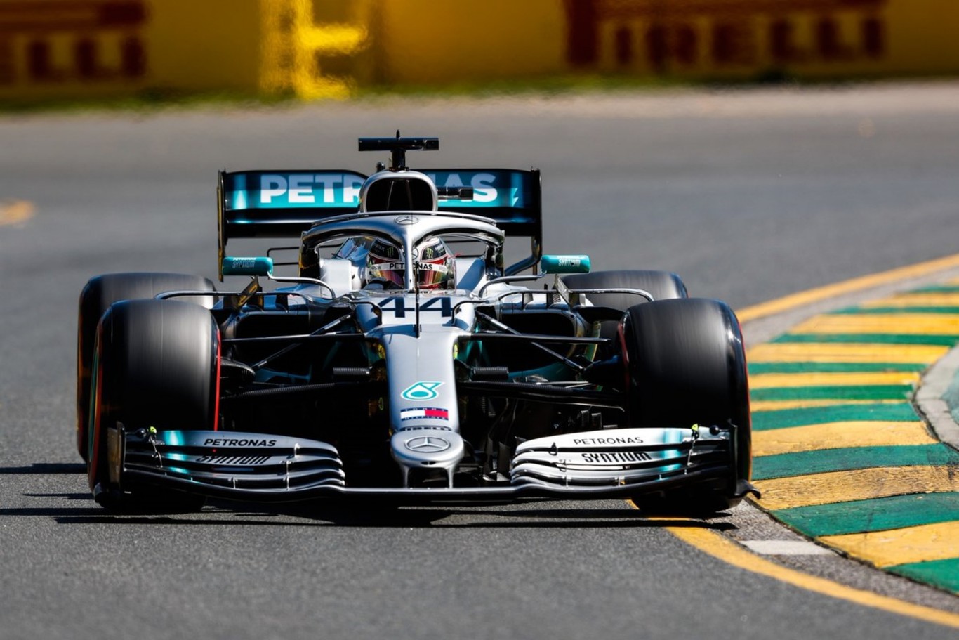Australia F1 2019: Lewis Hamilton se destapa y deja a Ferrari fuera de juego en los libres