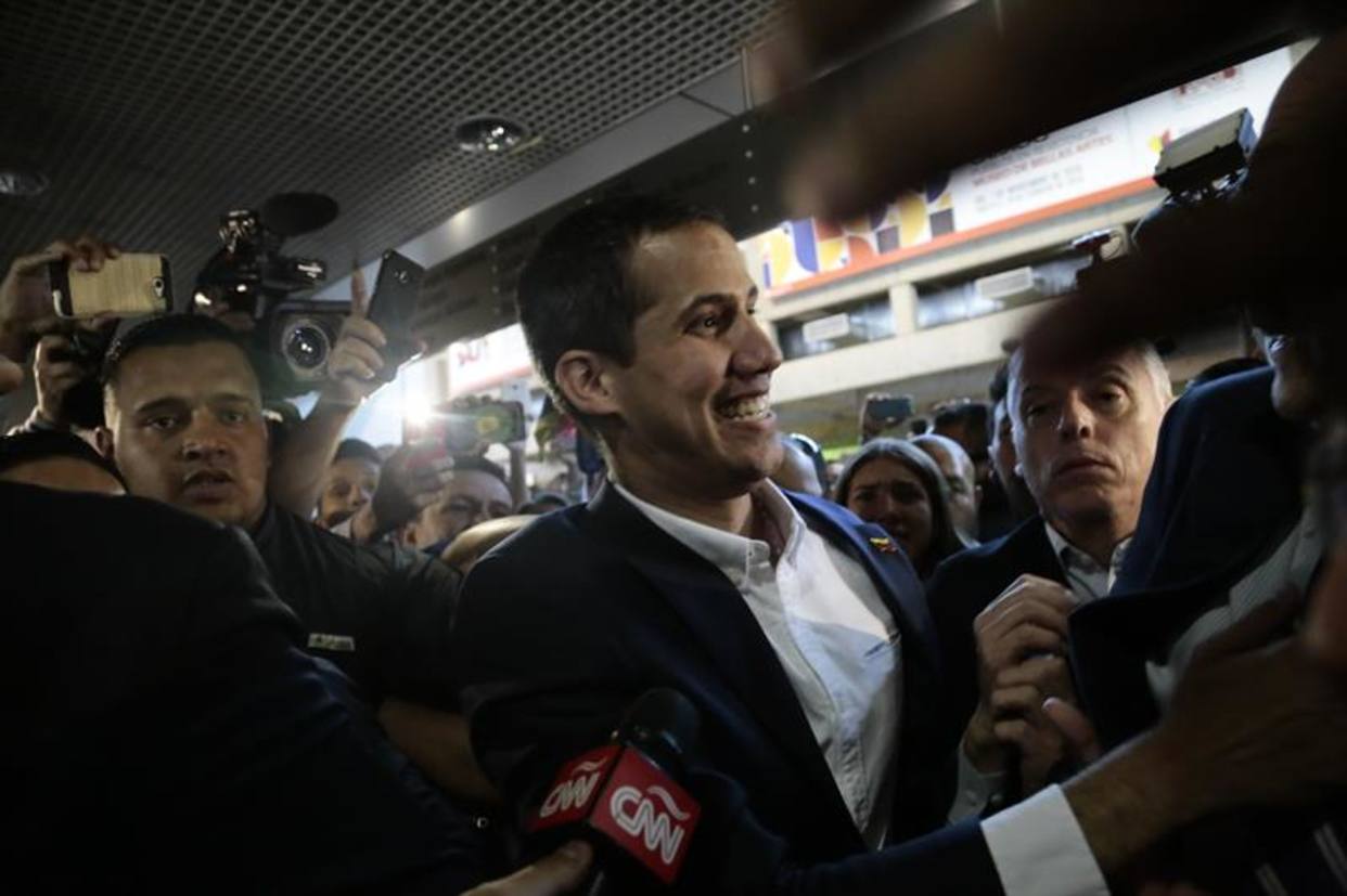 Guaidó: Me recibieron con un “bienvenido, presidente” en el aeropuerto