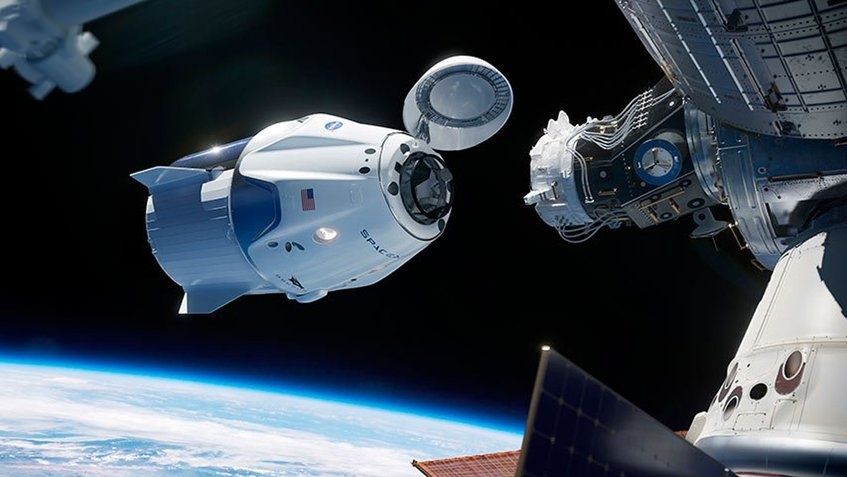 Dragon de SpaceX se acopla con éxito a la Estación Espacial Internacional