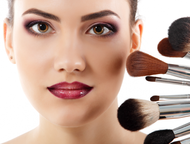 Siete efectos malignos que puede causar el maquillaje a tu salud