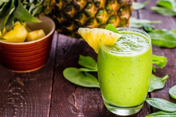 Prepara un refrescante batido de frutas tropicales (+receta)