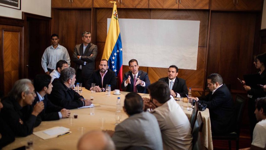 Guaidó y el Frente Amplio se reúnen en la Asamblea Nacional