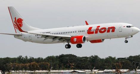 Piloto de Lion Air leía manual del Boeing 737 y el copiloto rezaba mientras el avión se caía