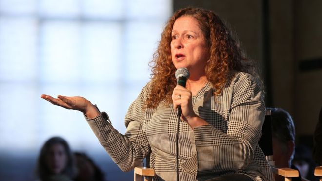 Abigail Disney: la «furia» de la rica heredera que visitó Disneylandia para comprobar las condiciones de trabajo de los empleados