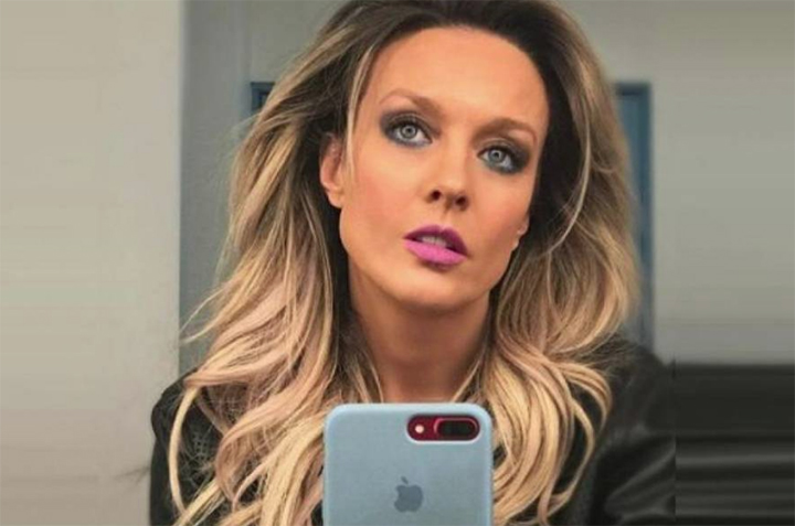 Fey muestra los pezones con orgullo a sus 45 años