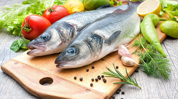 ¡Atención! Usted debería comer pescado tres veces a la semana por esta razón