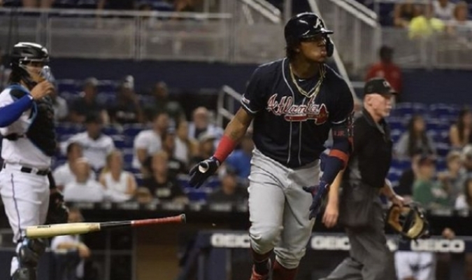 Acuña Jr. llega a 34 cuadrangulares en la temporada