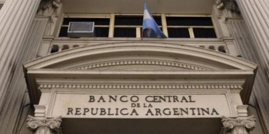 Gobierno argentino limita compra de divisas y transferencias al exterior