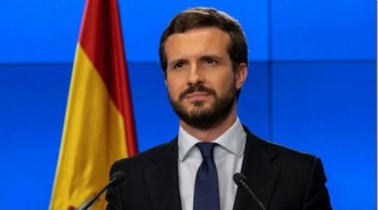 El PP alcanza al PSOE en número de escaños, según una encuesta